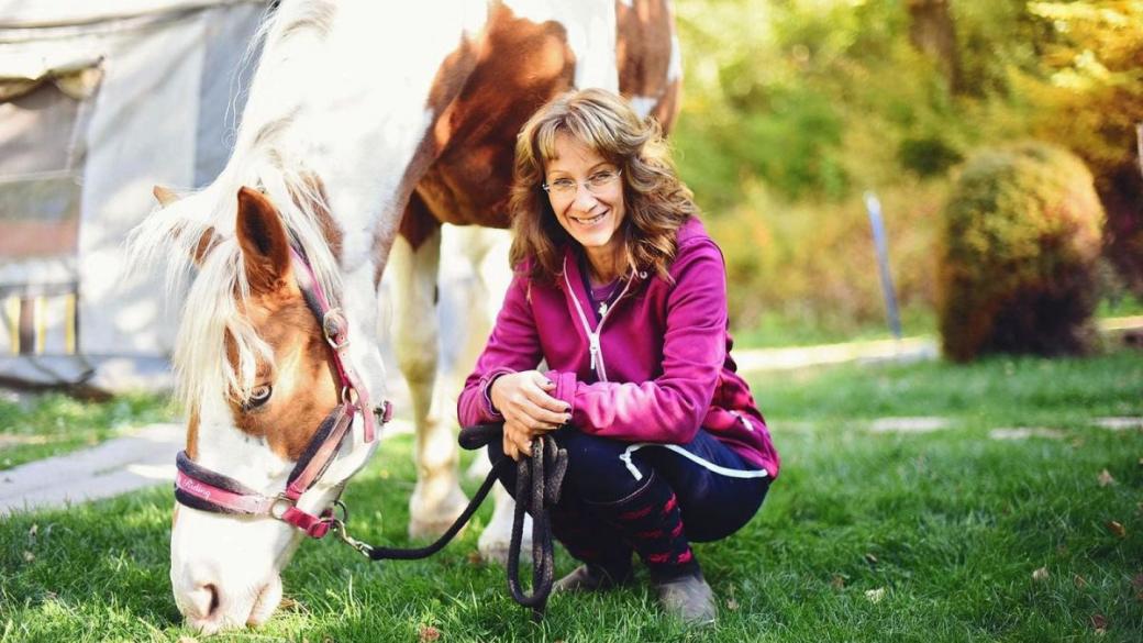 Езда с кауза: Как конна база „Ахил“ помага на деца с увреждания