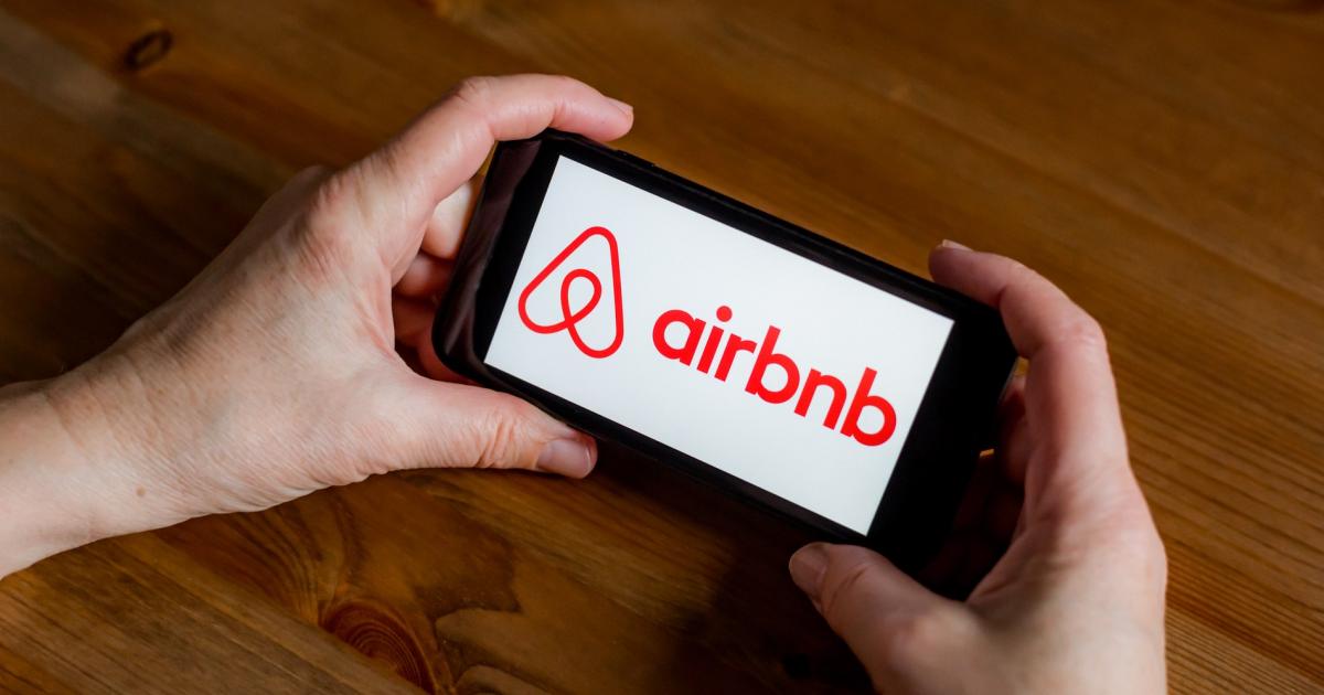 Акциите на онлайн платформата за краткосрочни наеми Airbnb паднаха с
