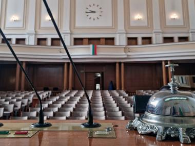 Коя партия колко депутати вкарва в новия парламент (инфографика)