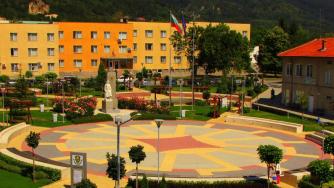 Малките индустриални общини са с най-високи заплати в България