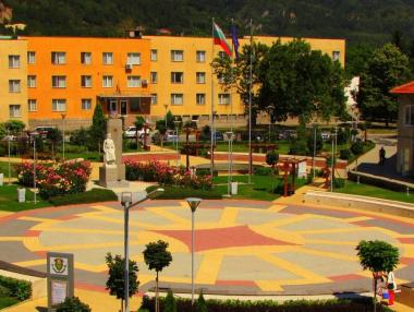 Малките индустриални общини са с най-високи заплати в България