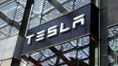 Собственик на автомобил Tesla от Калифорния е обвинил производителя на