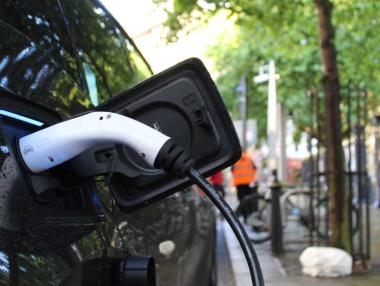 Служебният кабинет готви закон за насърчаване на електромобилите