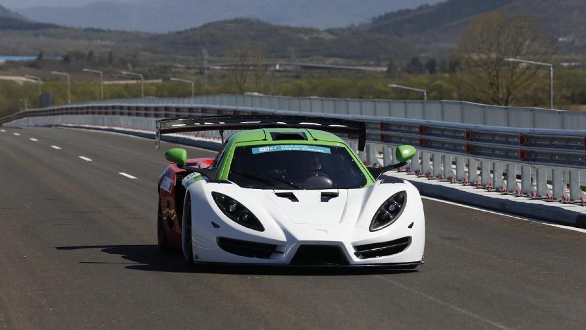 Галерия :: Снимка 2 :: Със спортна кола Шишков пусна за движение 7.5 км от пътя Видин – Ботевград (галерия)}