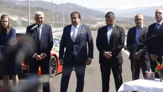 Със спортна кола Шишков пусна за движение 7.5 км от пътя Видин – Ботевград (галерия)