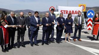 Донев и Шишков срязаха лентата на полуготов участък от магистрала „Европа“