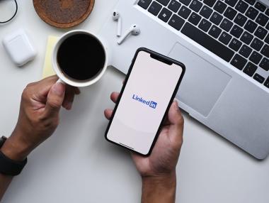 Еволюцията на LinkedIn: от скучния тон до личните истории