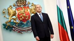 В съответствие с Конституцията президентът Румен Радев обяви че ще проведе консултации с представители