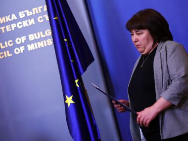 Служебният кабинет внася бюджет, с който еврозоната ще е само мираж