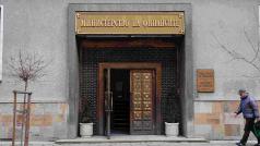 Преди изборите на няколко пъти коментирахме че независимо от резултата