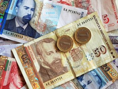 Реалните доходи растат през 2022 г., но са все по-зависими от бюджета