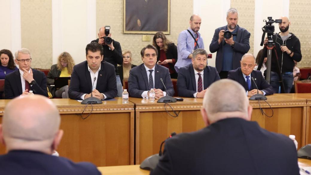 Вечерни новини: ГЕРБ-СДС и ПП-ДБ сближиха позициите; Онлайн регистрация на автомобили