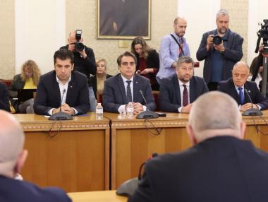 Вечерни новини: ГЕРБ-СДС и ПП-ДБ сближиха позициите; Онлайн регистрация на автомобили