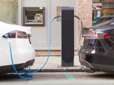 Една от всеки пет продадени коли ще бъде на ток тази година