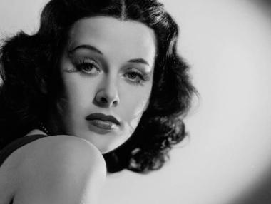 Жените в технологиите: Красавицата, помогнала за изобретяването на Wi-Fi