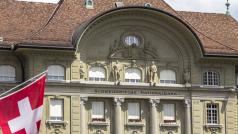 Швейцарската национална банка SNB е изправена пред призиви за основен