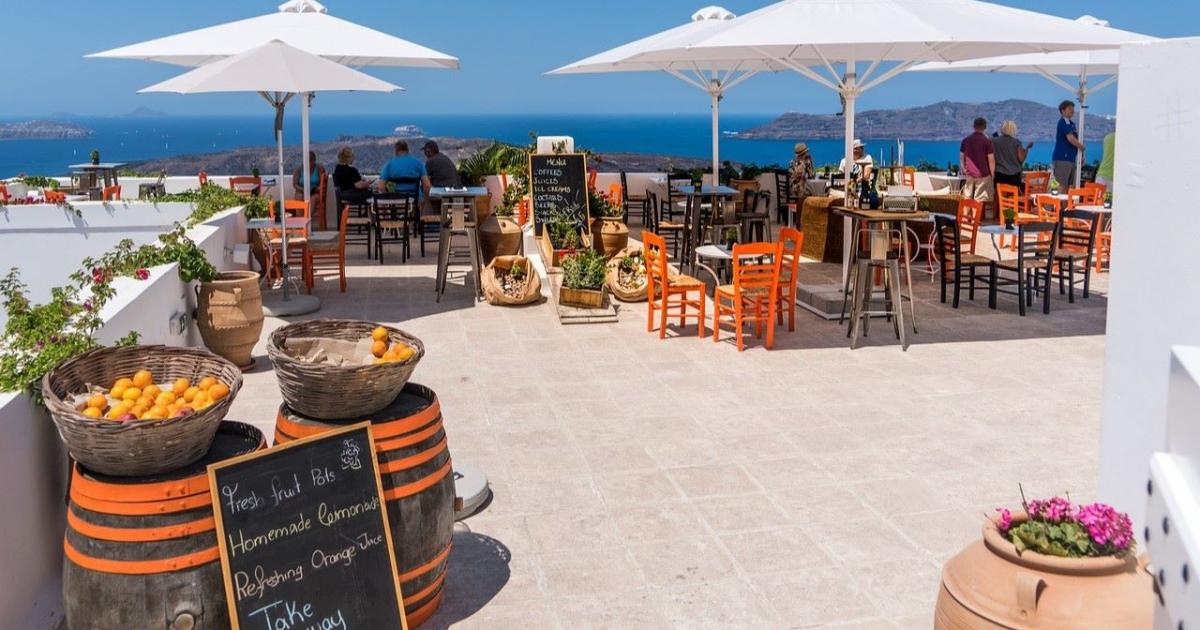 Толкова нетърпелива да привлече туристи, че отдавна си затваря очите