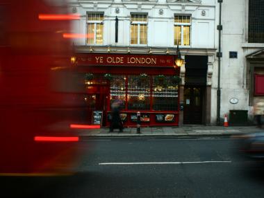 Heineken ще финансира обновяването на 570 британски пъба