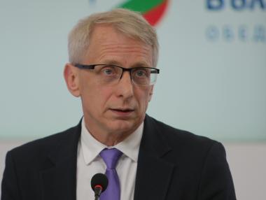 Кой откъде идва в проектокабинета „Денков“ (инфографика)