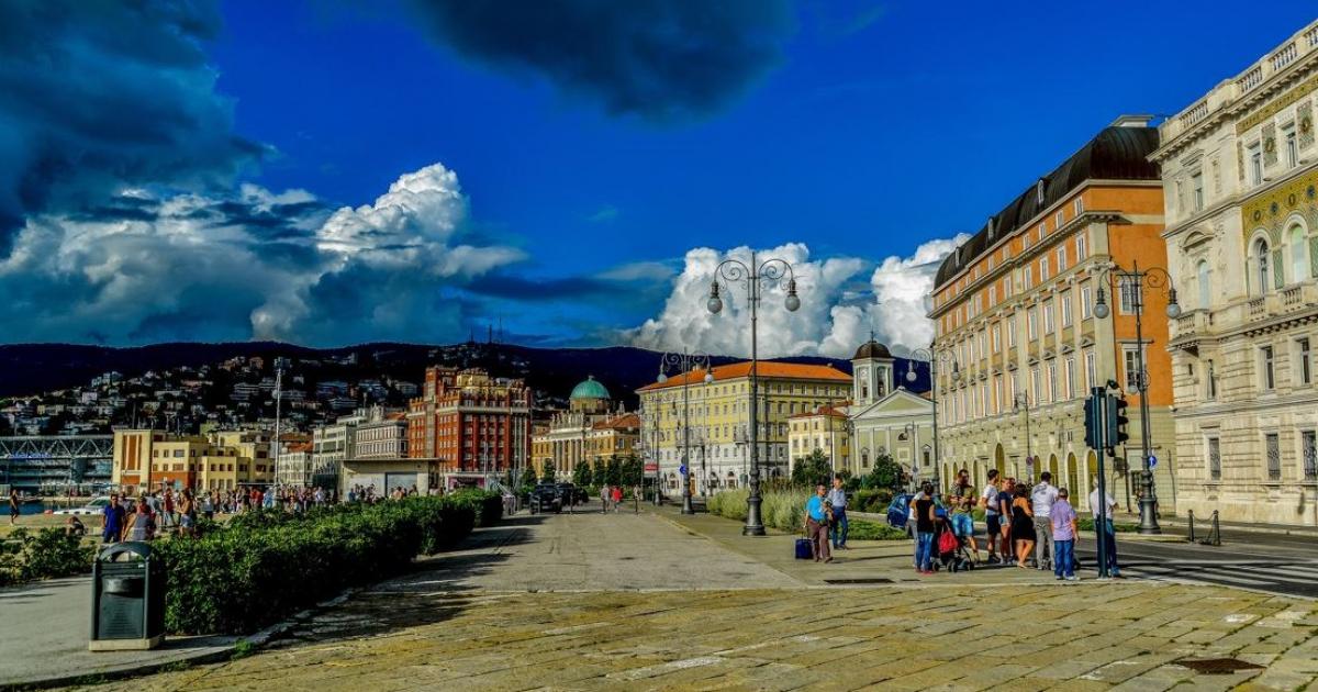 Ако сте любители на историята като мен, не губете време,