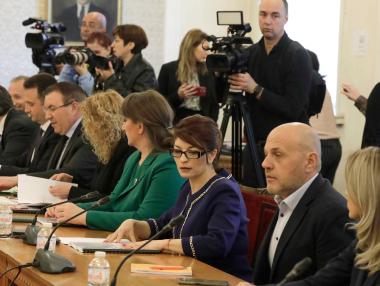 Вечерни новини: ГЕРБ и ДПС сближиха позиции; ЕЦБ пак повиши лихвите