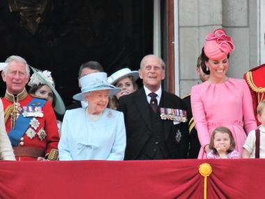 От кралица Елизабет II до Чарлз III: Промените в английската икономика