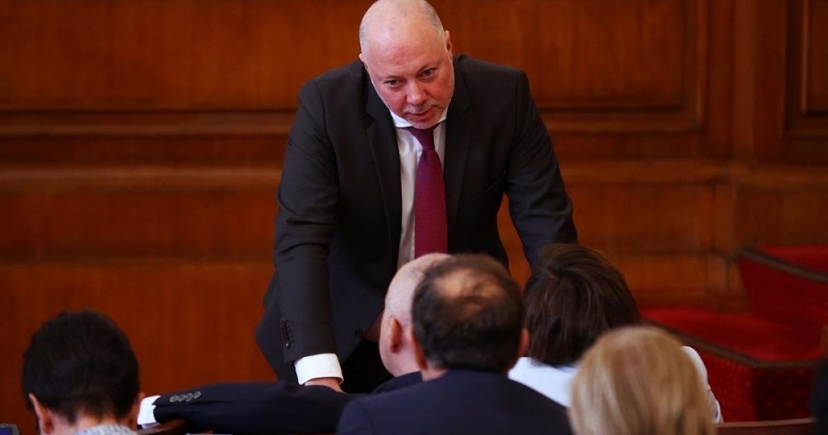 За да не се стопира законодателната дейност на 49-ото Народно