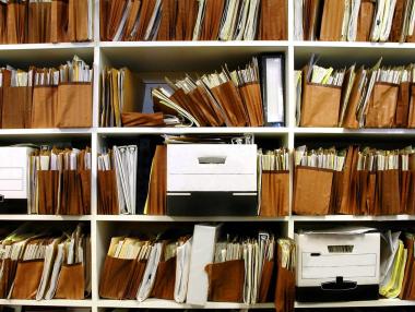 Все по-висока дигитализация, но администрацията продължава да се увеличава