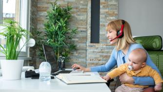 Къде по света жените съчетават най-лесно работа и майчинство