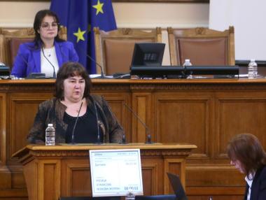 България напуска двете съветски банки през август