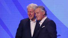 Вдъхновен от 42 рия американски президент Бил Клинтън председателят на Конфедерацията