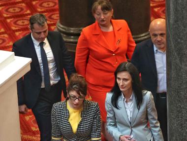 Вечерни новини:  ГЕРБ готови на всичко за редовен кабинет; Средната заплата нарасна рекордно