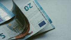 В далечната вече 2020 година Европейската комисия стартира обсъждане на