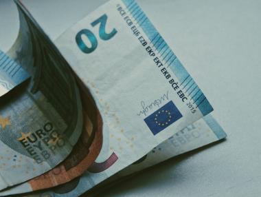 ЕК поема на ръчно управление държави, прескочили границите за дефицит или дълг