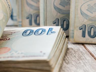 Турските лира и акции потънаха след изборните резултати в Турция