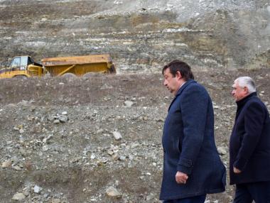 „Министърът излъга“: АПИ подписа тихомълком договорите за „Струма“ през Кресна