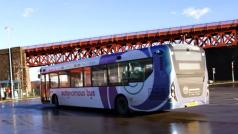 Великобритания пусна първата си автобусна линия обслужвана от автономни превозни