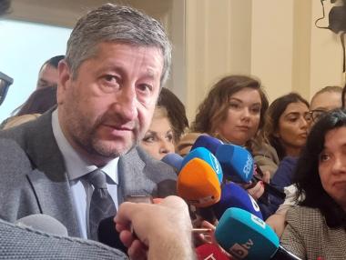 В опит да направят правителство: ПП и ДБ ще променят Конституцията