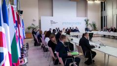 След като организира в продължение на няколко месеца формирането на