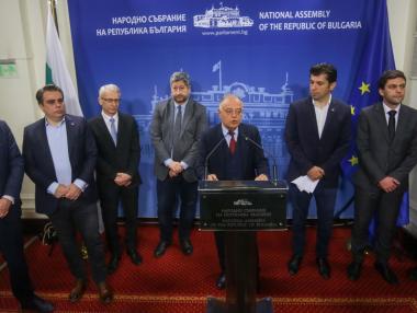 Вечерни новини: ПП и ДБ променят Конституцията; Турция с нови правила за влизане в страната