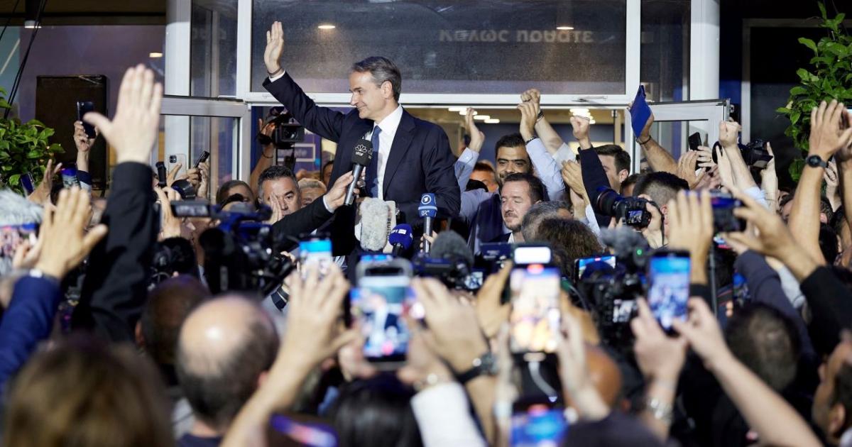 Управляващата в Гърция партия Нова демокрация“ постигна съкрушителна победа на