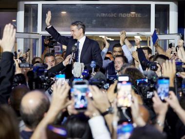 Управляващата партия в Гърция печели изборите, но иска нови