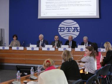 Въпреки по-ниските цени на тока бизнесът настоява за компенсации