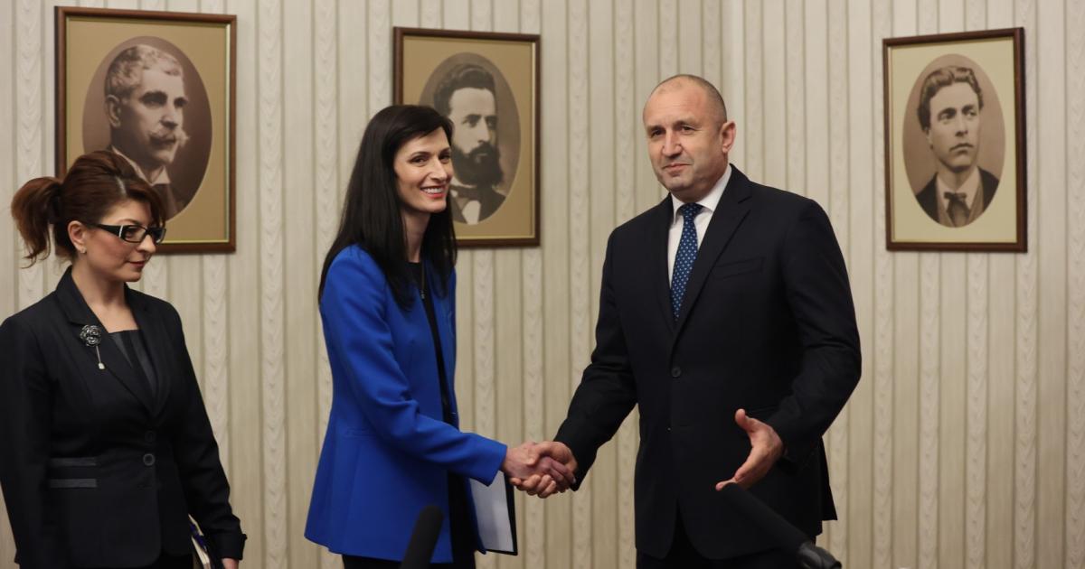 Кандидат-премиерът на ГЕРБ Мария Габриел върна неизпълнен мандата на президента