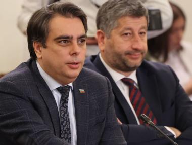 Асен Василев ще е министър на финансите в коалиционното правителство