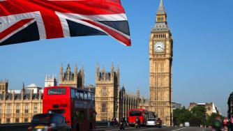 Инфлацията във Великобритания изненадващо се забави