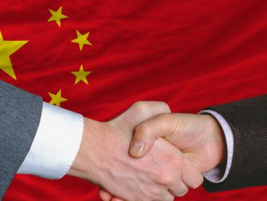 Борбата между САЩ и Китай поставя Европа в печеливша позиция