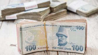 Победата на Ердоган доближи турската лира до дъното