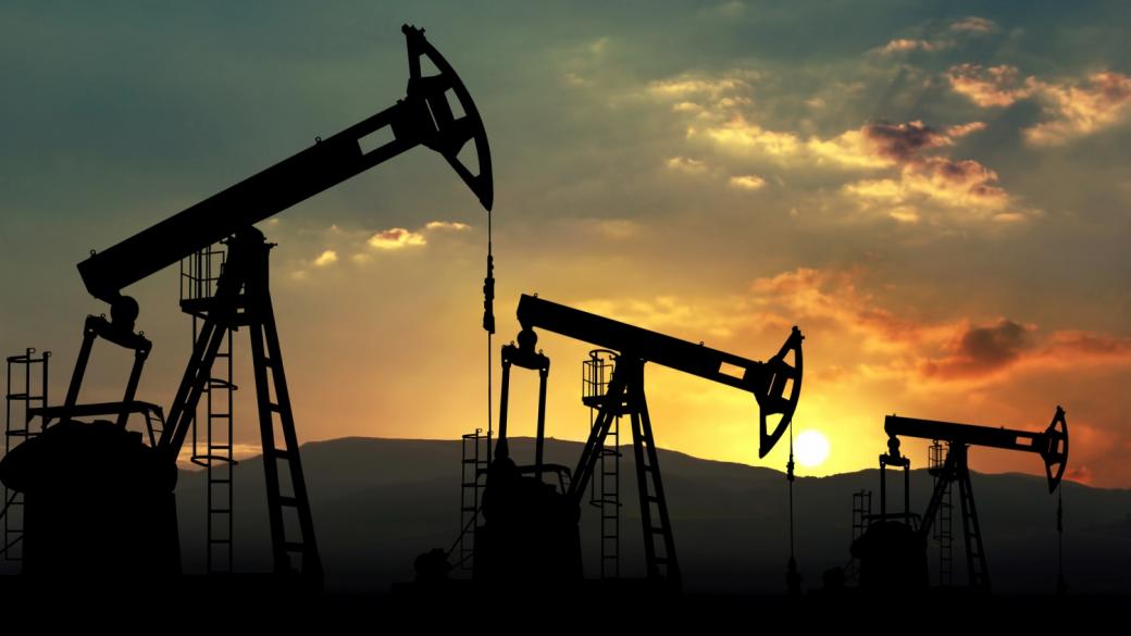 Несигурната сделка за дълга на САЩ движи петрола надолу