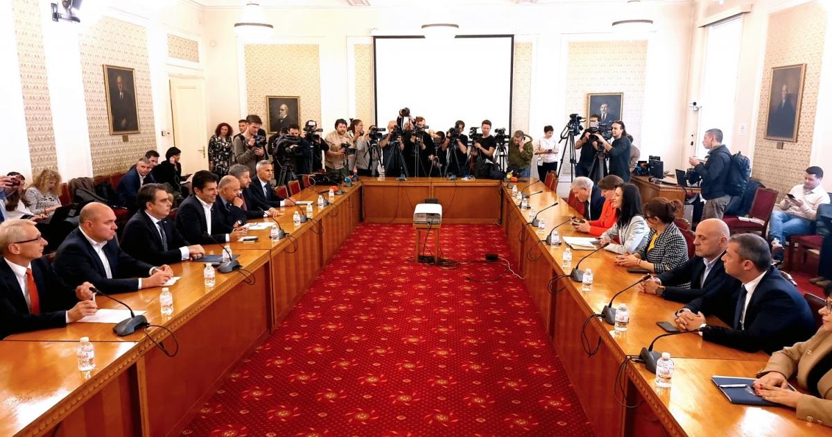 В ротационния кабинет на Денков ще има експерти“ от ГЕРБПреговорите